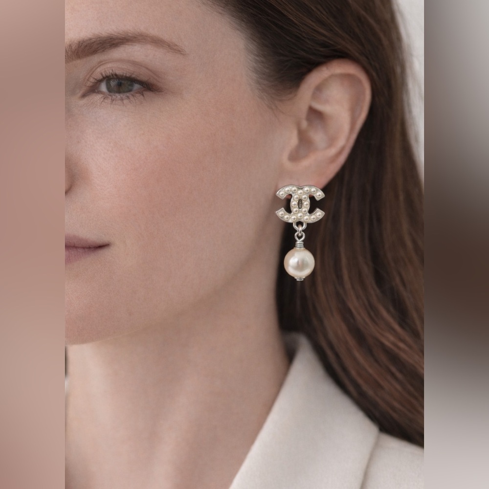 CHANEL Pearl Drop CC Silver and Pearl Earrings - Picture 9 of 9